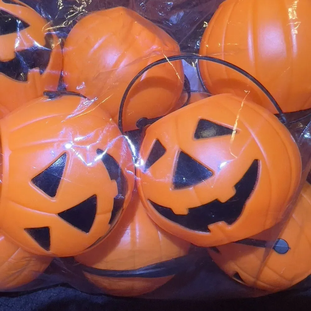 Bundle of 10pc‎ plastic Halloween orange pumpkin buckets w/ handles Approx 3”x3”